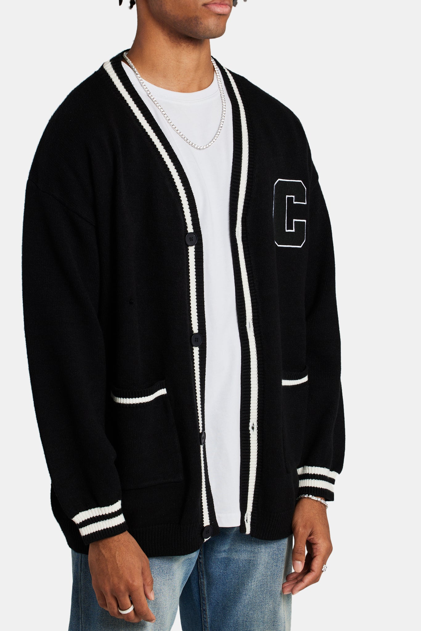 Crnc Varsity Strickjacke mit Zopfmuster - Schwarz